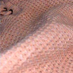 Cute knitted, Oversized pint sweater with shoelace tie on the front!